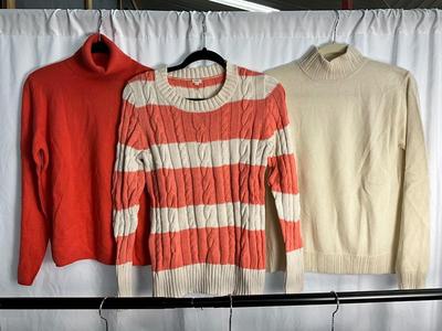 Lot F 315 Women’s Floral Sweater Lot (Medium)