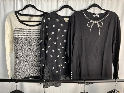 Lot E 340 Black & White Women’s Clothing Lot (XL)