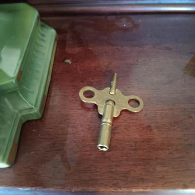 LOT 1: Ansonia Clock Co. Royal Bonn La Orb Mantel Clock