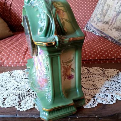 LOT 1: Ansonia Clock Co. Royal Bonn La Orb Mantel Clock