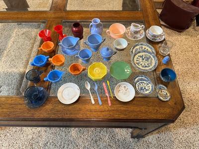 CHILD'S AKRO AGATE, TIN AND OTHER PLAYSET DISHES