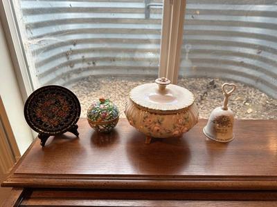 KNICK KNACKS AND SMALL COLLECTIBLES