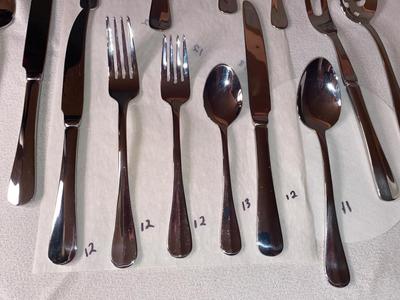 BRAND NEW HEAVY WALLACE FLATWARE 12 PLACE SETTING WITH EXTRAS