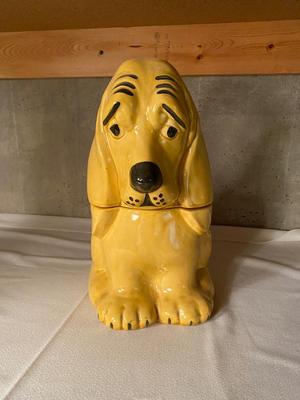 VINTAGE BASSET HOUND COOKIE JAR