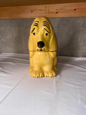 VINTAGE BASSET HOUND COOKIE JAR