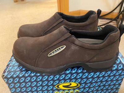 BRAND NEW MEN’S WATERPROOF DARK BROWN SLIP ON ROPER SHOES, SIZE 10D