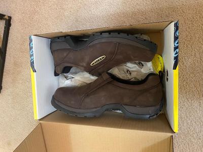 BRAND NEW MEN’S WATERPROOF DARK BROWN SLIP ON ROPER SHOES, SIZE 10D
