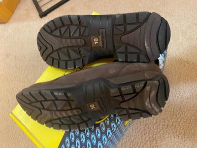 BRAND NEW MEN’S WATERPROOF DARK BROWN SLIP ON ROPER SHOES, SIZE 10D