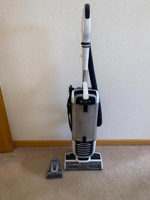 SHARK ROTATOR BAGLESS VACUUM W/UPHOLSTERY ATTACHMENT