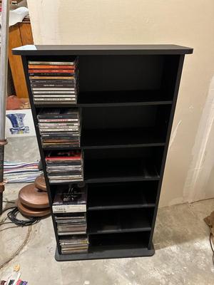 MEDIA RACK WITH AN ASSORTMENT OF DISCS