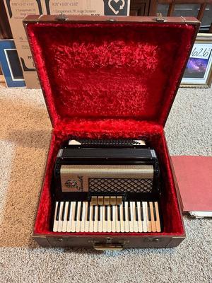 SCANDALLI ACCORDION MADE IN ITALY