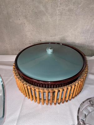 USA MADE CASSEROLE DISH WITH NIFTY WICKER HOLSTER, LARGE SQUARE SERVING BOWL AND SPACED DISH