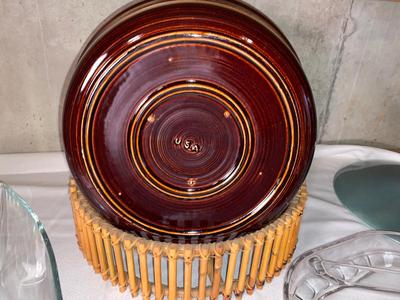 USA MADE CASSEROLE DISH WITH NIFTY WICKER HOLSTER, LARGE SQUARE SERVING BOWL AND SPACED DISH