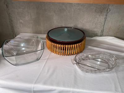 USA MADE CASSEROLE DISH WITH NIFTY WICKER HOLSTER, LARGE SQUARE SERVING BOWL AND SPACED DISH