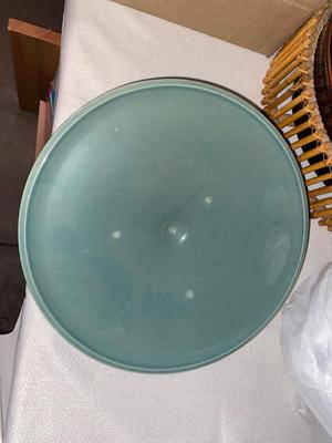 USA MADE CASSEROLE DISH WITH NIFTY WICKER HOLSTER, LARGE SQUARE SERVING BOWL AND SPACED DISH