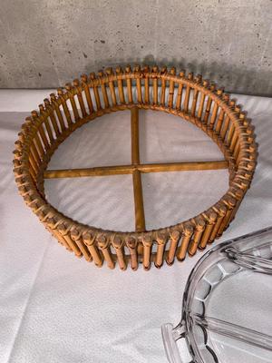 USA MADE CASSEROLE DISH WITH NIFTY WICKER HOLSTER, LARGE SQUARE SERVING BOWL AND SPACED DISH
