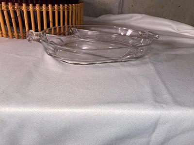 USA MADE CASSEROLE DISH WITH NIFTY WICKER HOLSTER, LARGE SQUARE SERVING BOWL AND SPACED DISH