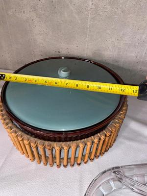 USA MADE CASSEROLE DISH WITH NIFTY WICKER HOLSTER, LARGE SQUARE SERVING BOWL AND SPACED DISH