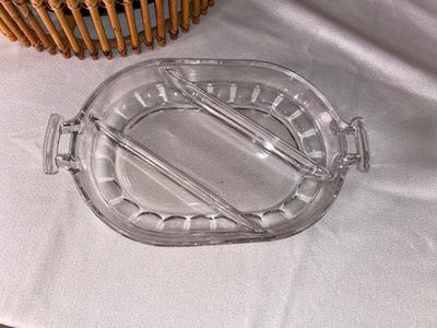 USA MADE CASSEROLE DISH WITH NIFTY WICKER HOLSTER, LARGE SQUARE SERVING BOWL AND SPACED DISH