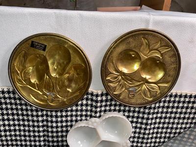 FENTON HOBNAIL SEPARATED DISH, ENAMEL WEAR PLATES, VINTAGE BREAD BOX, AND BRASS WALL HANGINGS