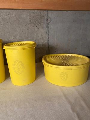 IN GREAT CONDITION! VINTAGE TUPPERWARE CANISTERS