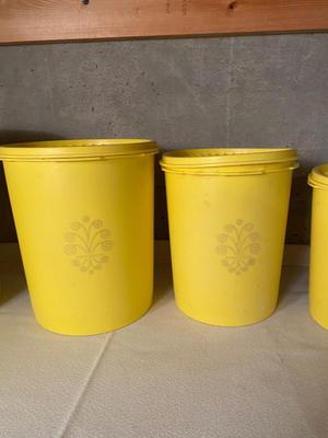 IN GREAT CONDITION! VINTAGE TUPPERWARE CANISTERS