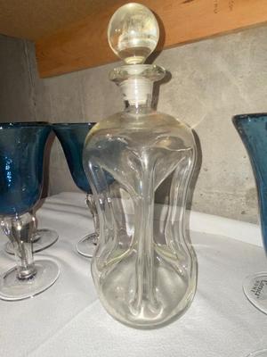 HOUR GLASS SHAPED DECANTER AND 6 STEMMED GLASSES