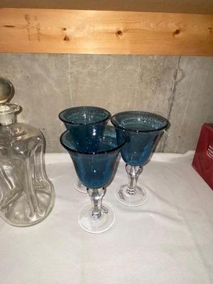 HOUR GLASS SHAPED DECANTER AND 6 STEMMED GLASSES