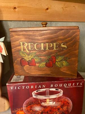 WOODEN SERVING BOWL, SECTIONED PLATE, CAT CUTTING BOARD AND RECIPE BOX