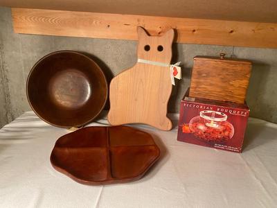 WOODEN SERVING BOWL, SECTIONED PLATE, CAT CUTTING BOARD AND RECIPE BOX