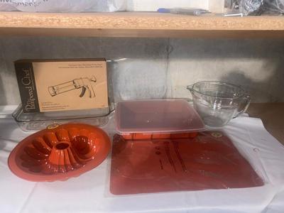 PAMPERED CHEF COOKIE PRESS AND OTHER BAKEWARE