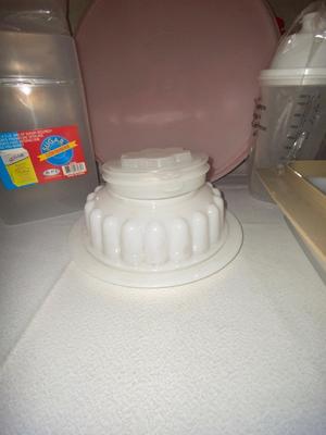 TUPPERWARE AND OTHER FOOD STORAGE CONTAINERS