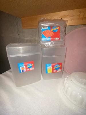 TUPPERWARE AND OTHER FOOD STORAGE CONTAINERS