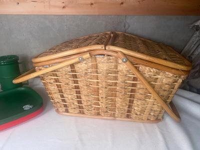 WOVEN, LINED PICNIC BASKET WITH PLASTIC DINNERWARE