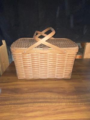 BASKETVILLE PICNIC BASKET