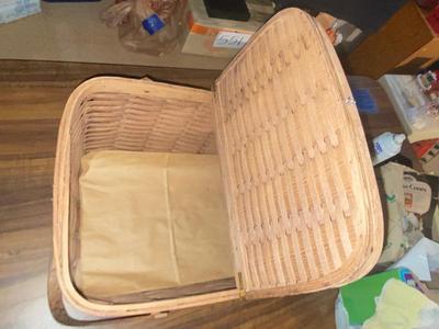 BASKETVILLE PICNIC BASKET