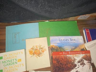 WIDE VARIETY OF NOTE CARDS AND STATIONERY
