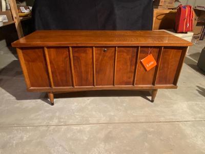 LANE CEDAR LINED HOPE CHEST