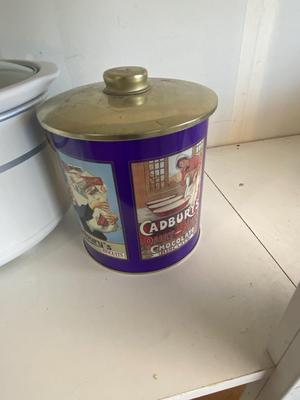 LARGER CROCK POT AND PAMPERED CHEF ROUND BAKING STONE & TIN CAN