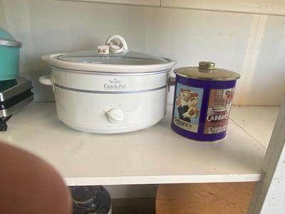 LARGER CROCK POT AND PAMPERED CHEF ROUND BAKING STONE & TIN CAN