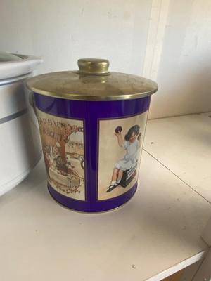 LARGER CROCK POT AND PAMPERED CHEF ROUND BAKING STONE & TIN CAN