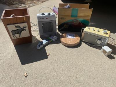 PELONIS SPACE HEATER WOODEN WASTE BASKET WITH CERAMIC MOOSE, TEAC AM/FM RADIO, MINI MAID VACUUM CLEANER AND MORE