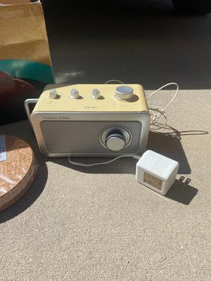 PELONIS SPACE HEATER WOODEN WASTE BASKET WITH CERAMIC MOOSE, TEAC AM/FM RADIO, MINI MAID VACUUM CLEANER AND MORE