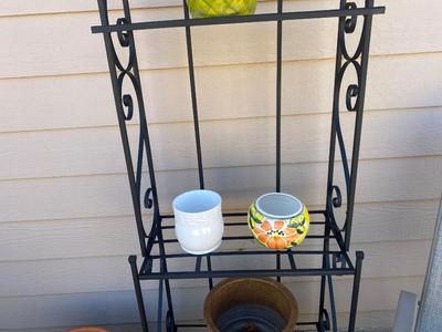 PATIO BAKERS RACK, SEVERAL PLANTERS