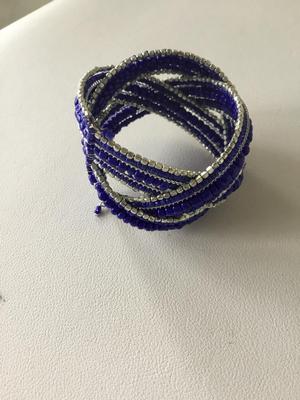 Blue beaded fashion bracelet