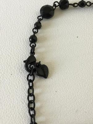 Black glass type fashion necklace