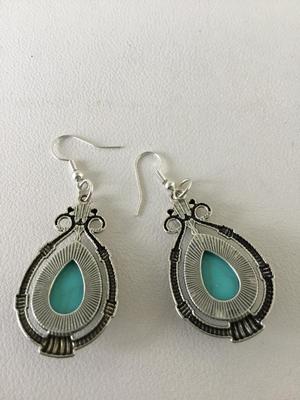 Beautiful boho style dangle fashion earrings