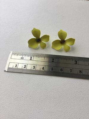 Beautiful yellow flower fashion earrings