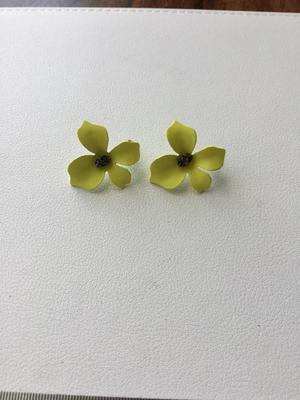 Beautiful yellow flower fashion earrings
