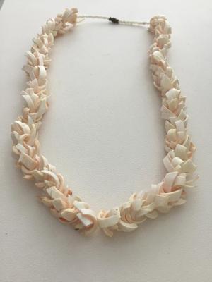 Vintage collar shell necklace